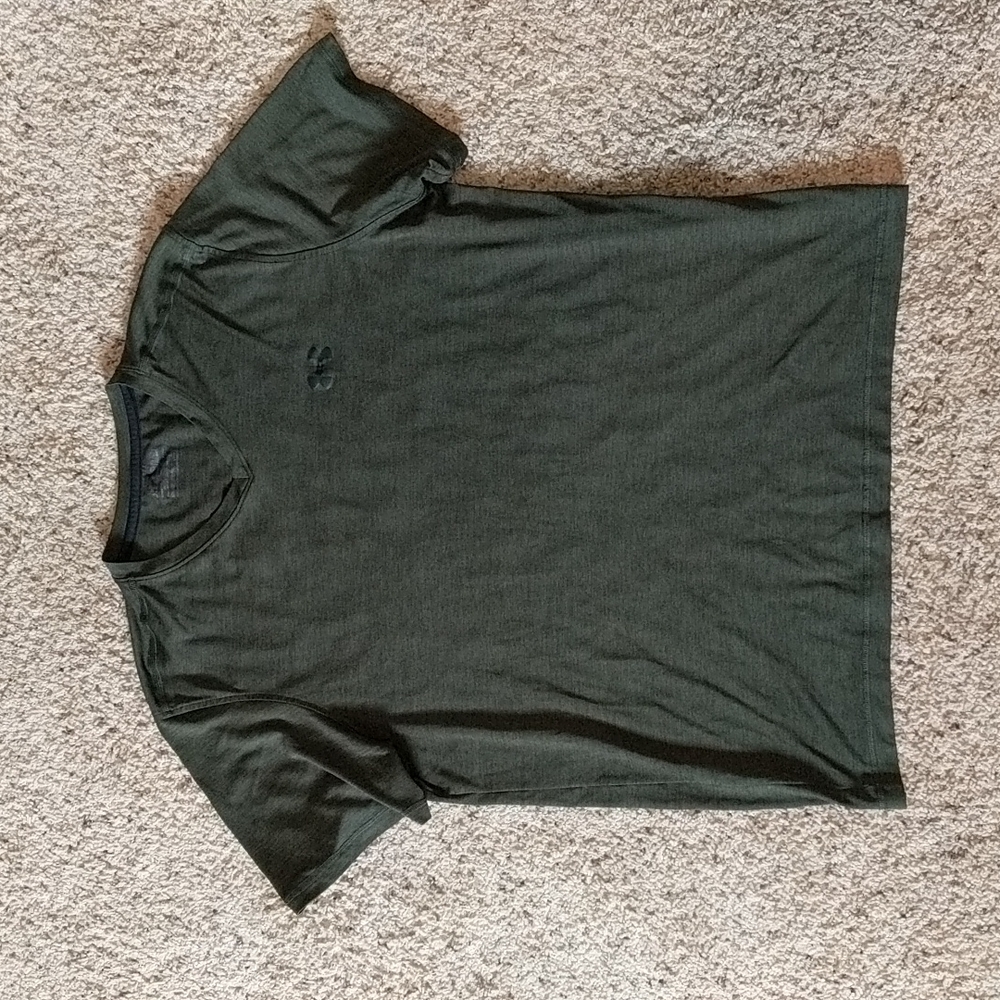 Under Armour green short sleeve v-neck short
